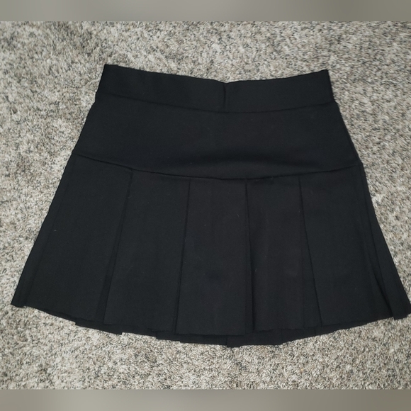 H&M| Black Pleated Skater Mini Skirt with Shorts - Picture 6 of 6